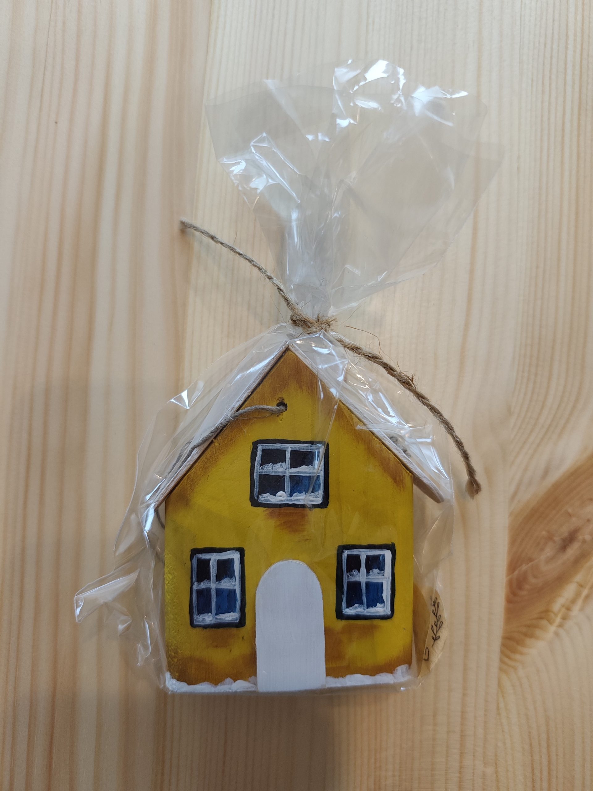 Zawieszka - domek żółty